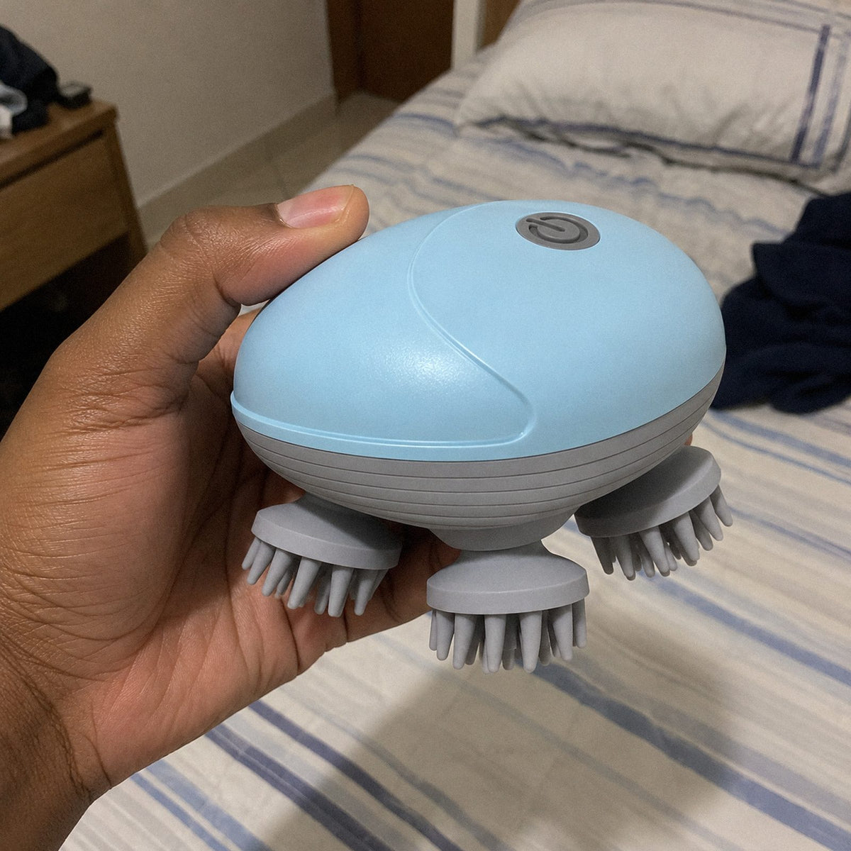 Cafuné · Massageador elétrico de couro cabeludo (detalhe)