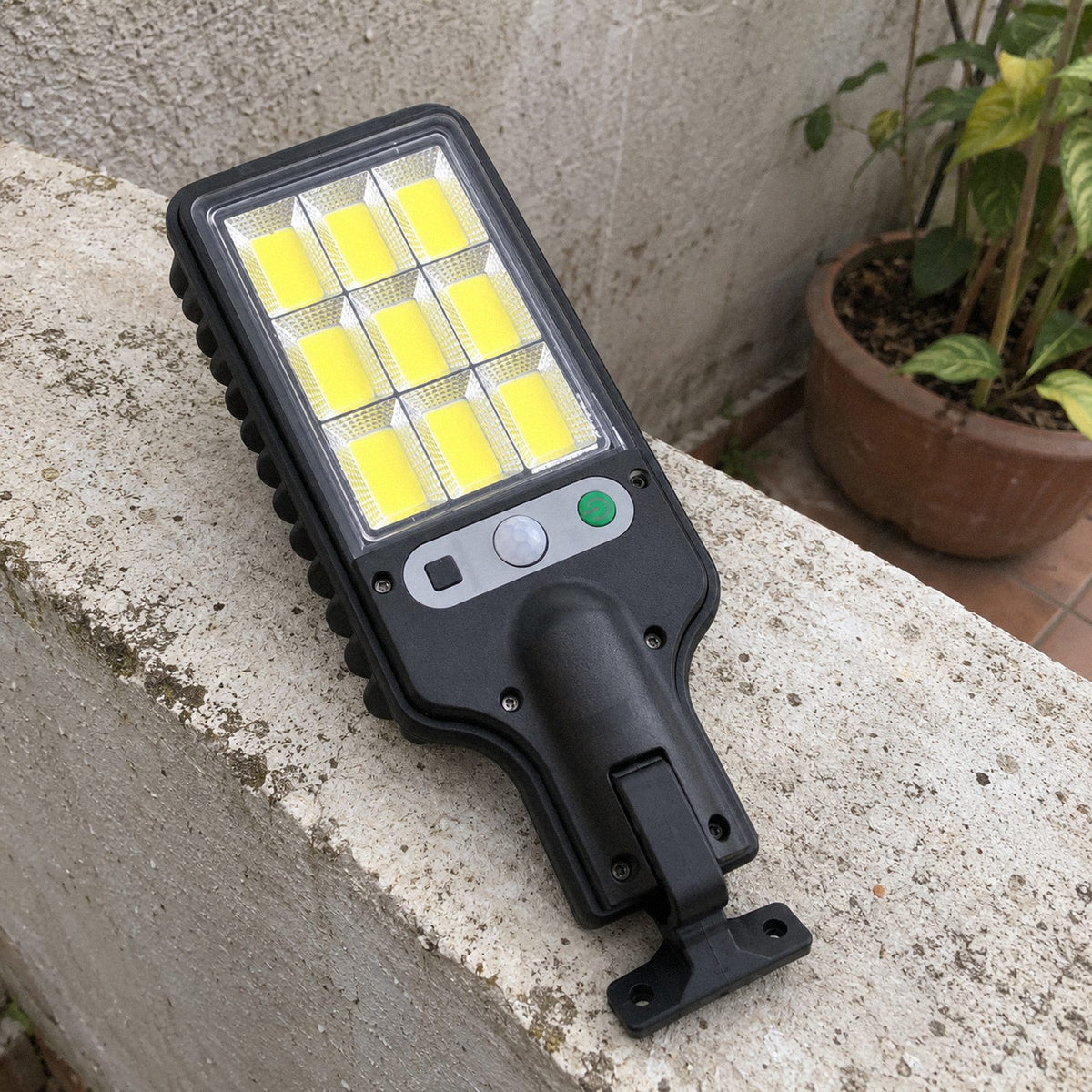 Clarão · Luminária solar com sensor de presença