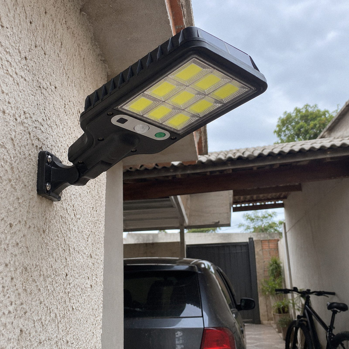Clarão · Luminária solar com sensor de presença (no dia a dia)