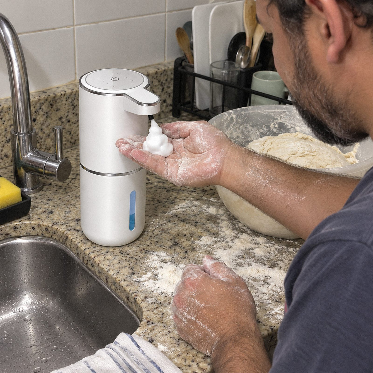 Nuvem · Dispenser automático de sabão em espuma (em uso)