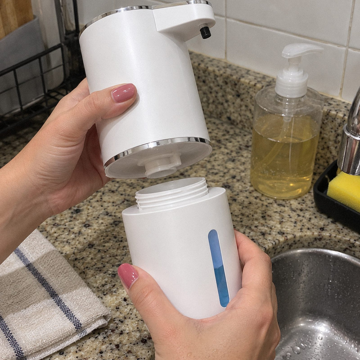 Nuvem · Dispenser automático de sabão em espuma (detalhe)