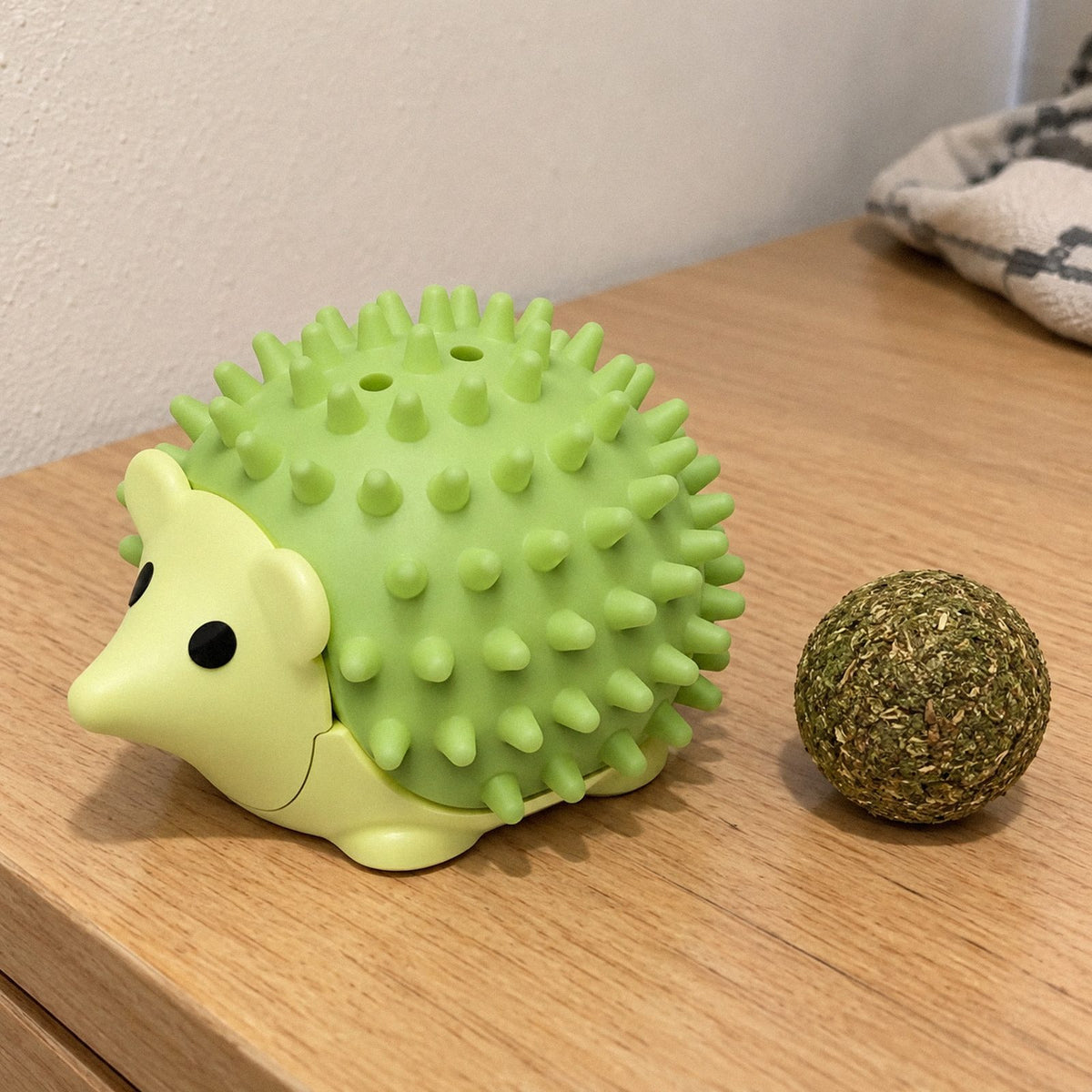 Ouriço · Bola de catnip de parede