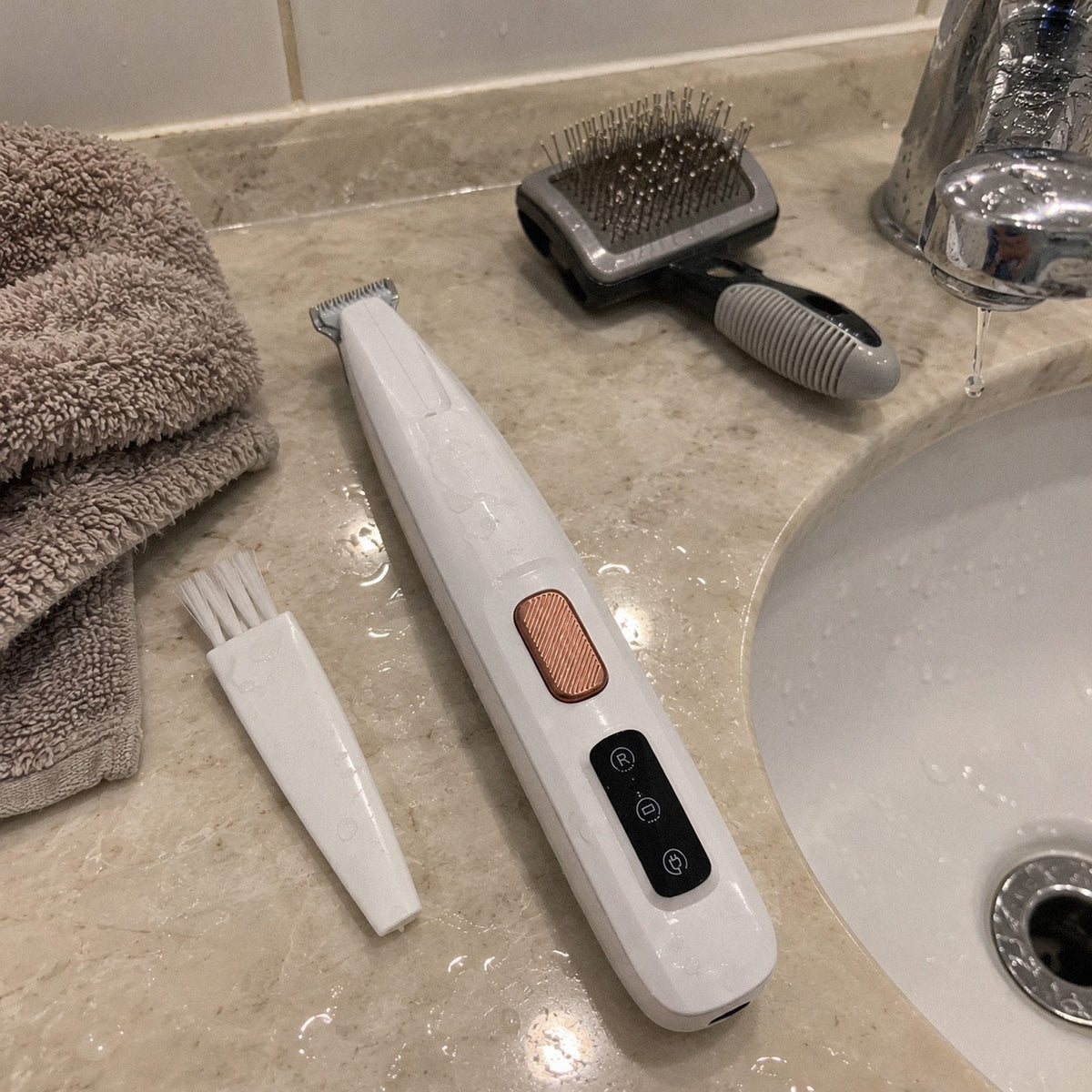Tosinha · Aparador de patas pet com LED (no dia a dia)
