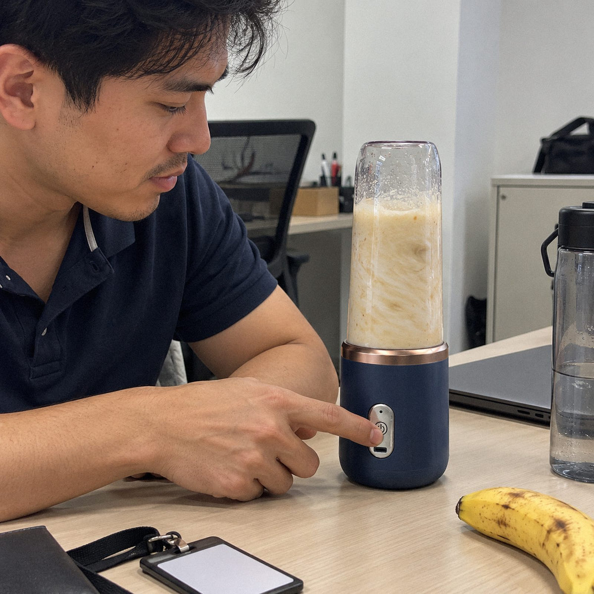 Vitamina · Liquidificador portátil recarregável (em uso)