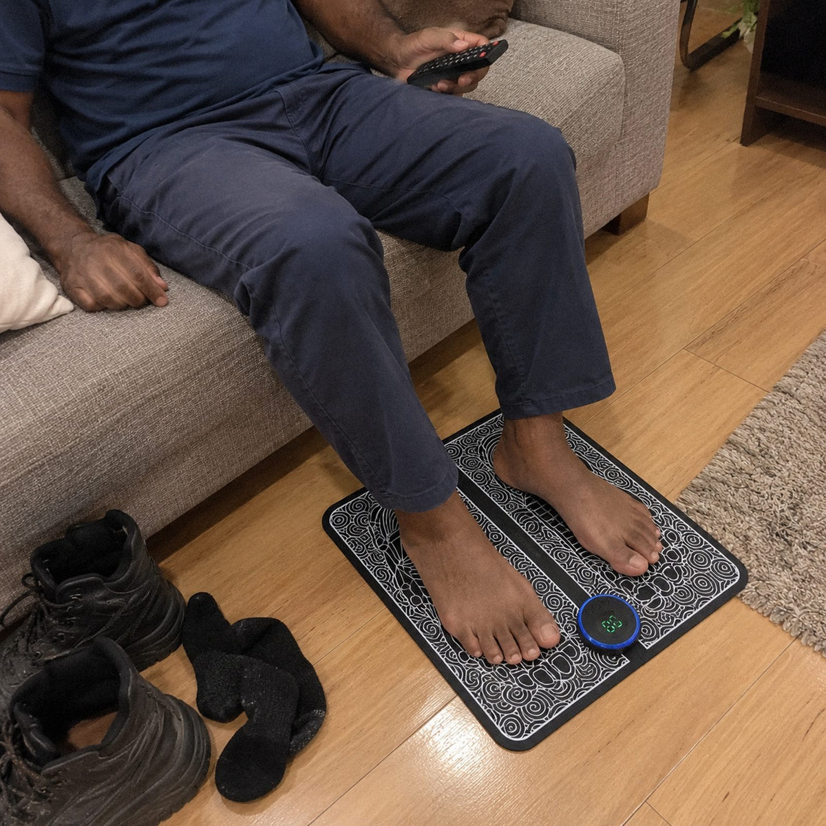 Pisada · Tapete massageador pros pés (em uso)
