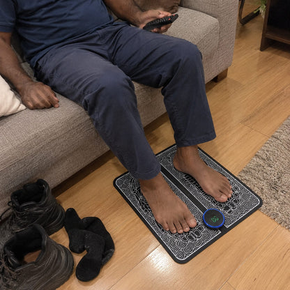 Pisada · Tapete massageador pros pés (em uso)